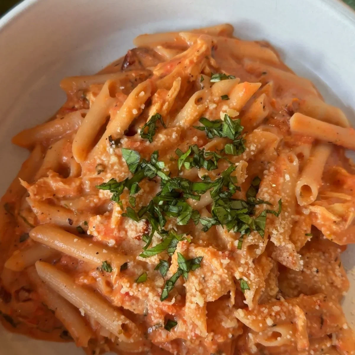 Crockpot Tomato Basil Chicken Pasta