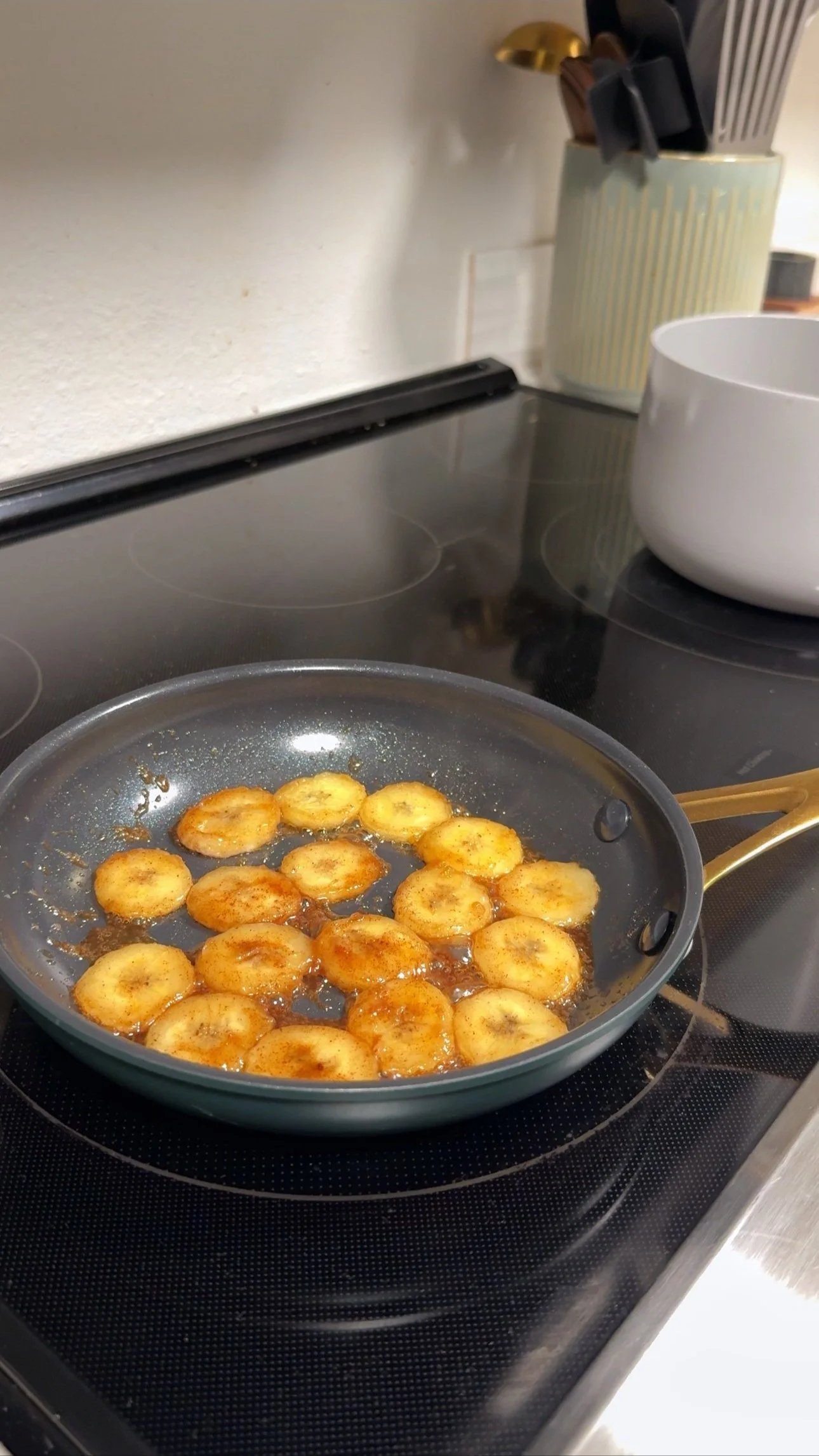 A pan of caramelized bananas.