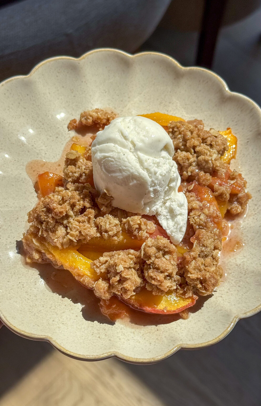 Baked Peaches with Cinnamon Oat Crumble