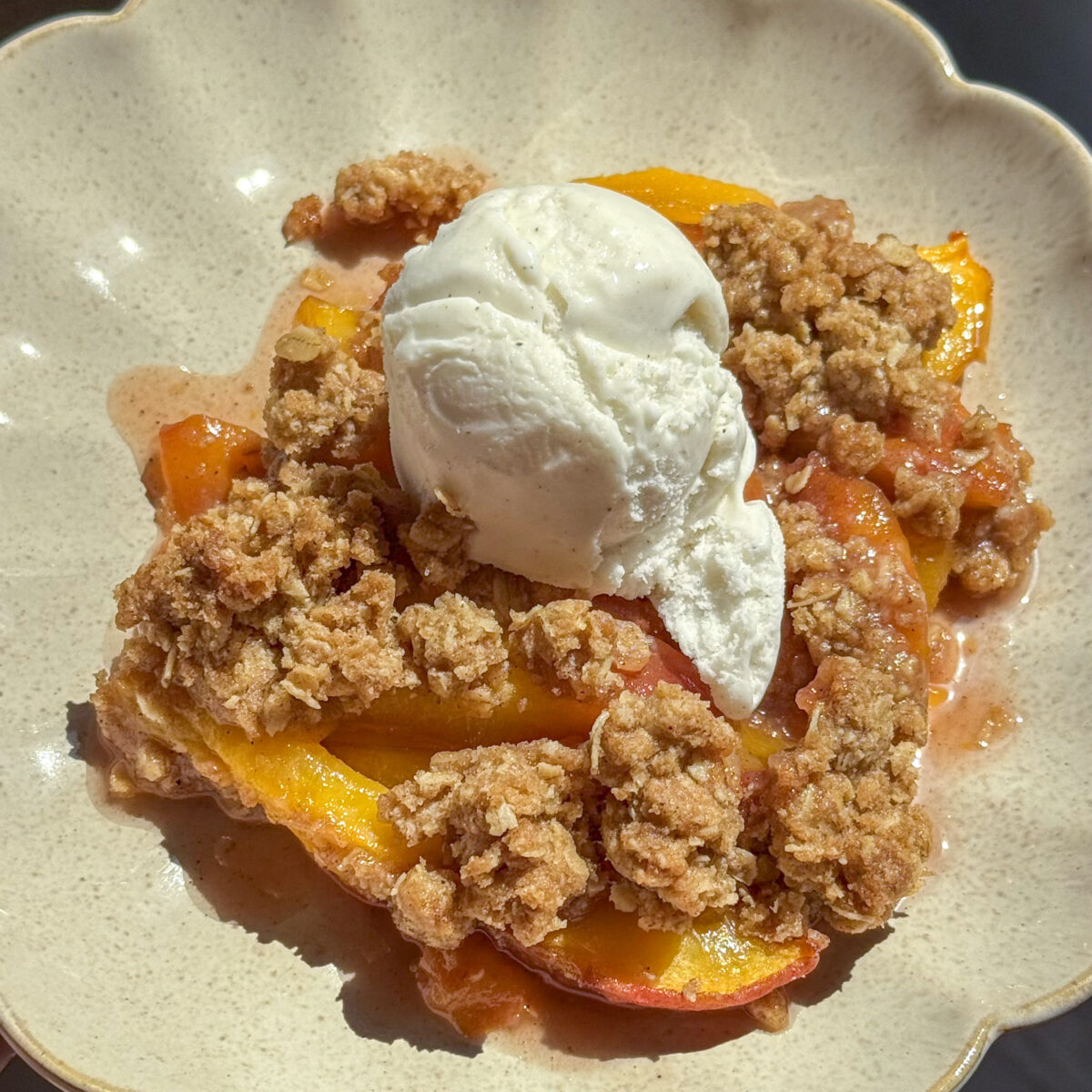 Baked Peaches with Cinnamon Oat Crumble